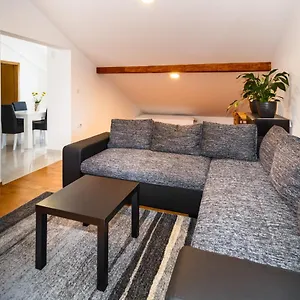  Apartment Zdravka