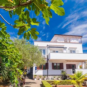 Brand New Viktorija Just 250m From The Beach! Krk Town