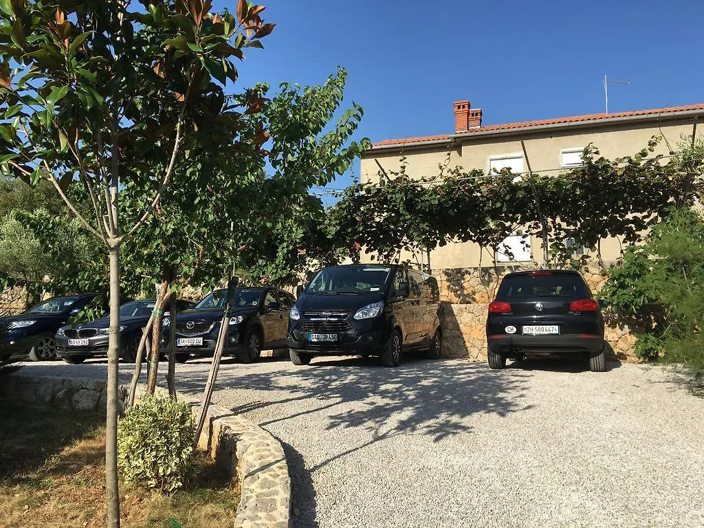 קרק Apartments Salatic 0*,